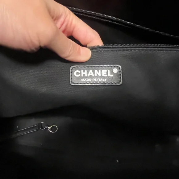 Chanel tote - Picture 9 of 10